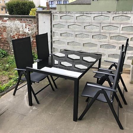 Charmante Gartenwohnung Mit Privatem Grossen Garten Köln Exterior foto