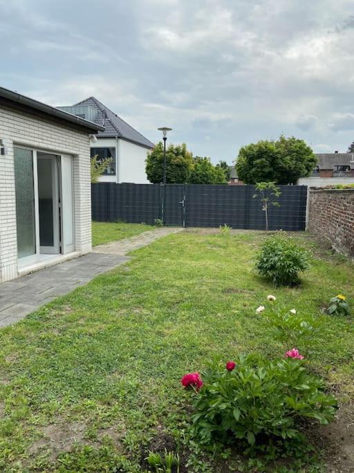 Charmante Gartenwohnung Mit Privatem Grossen Garten Köln Exterior foto