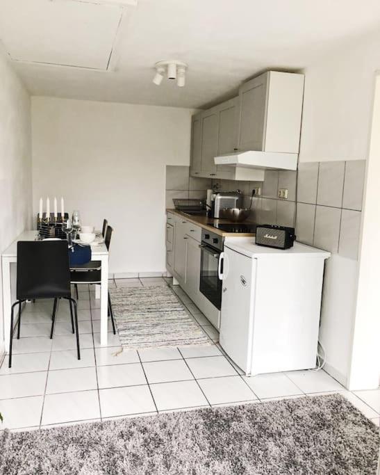 Charmante Gartenwohnung Mit Privatem Grossen Garten Köln Exterior foto